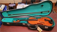 Violin. Cremora 1996 Stradivarivs copy. Signed