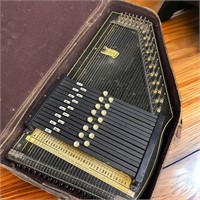 Vintage Autoharp in Case