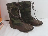 Rouge Camouflage Women's Boots-Sz 8