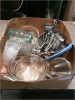 Box of glass mixing bowls Etc