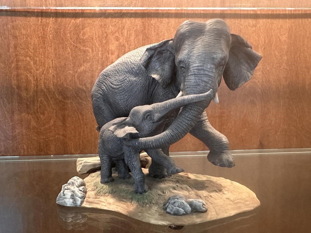 LENOX PORCELAIN ELEPHANTS FAMILY STATUE