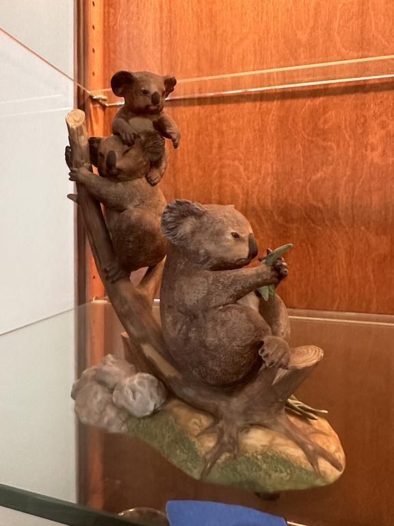 LENOX PORCELAIN KOALA BEARS FAMILY STATUE