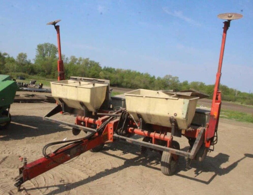 4-Row New Idea Planter, Approx 38" Rows