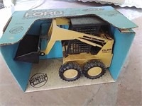 Ertl Ford Compact Loader 1/16 scale