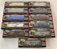 11 Atlas HO Train Cars