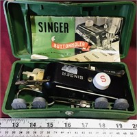Singer Buttonholer & Attachments / Case (Vintage)