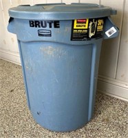 Brute 32 gal. waste can