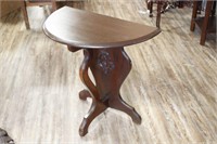 1/2 ROUND ENTRY TABLE