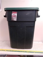 Rubbermaid 30 gallon trash can