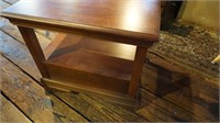 Wooden Mahogany End Table w/storage