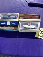 4 ho gauge train cars,2 Penn state,colors