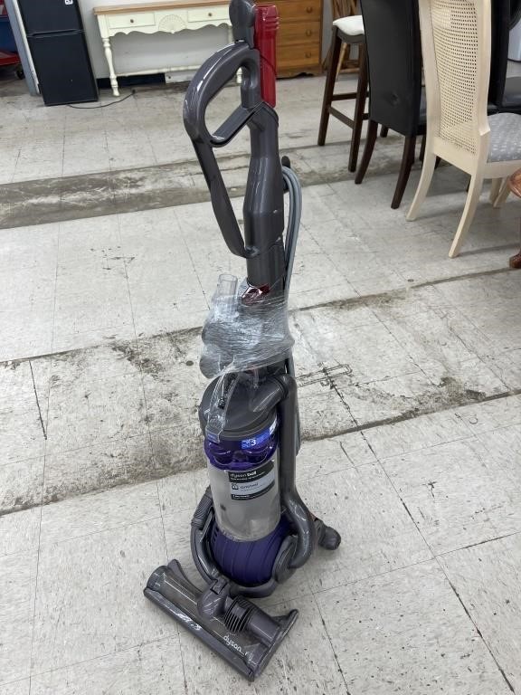 Dyson Vacuum Cleaner (works)