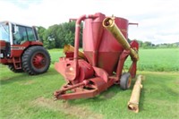 NEW HOLLAND GRINDER MIXER JUST TRADED IN
