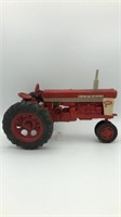 Vintage Farmall 560 Narrow Front 1/16 Tractor