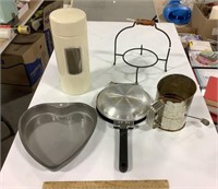 Metal kitchen lot w/cake pan & flour sifter