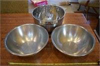 Lot of (3) stainless steel mixing bowls