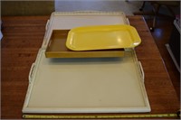 4 pc tray lot incl: Wicker handled trays