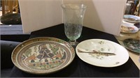 Miscellaneous glass lot, two decorative plates,
