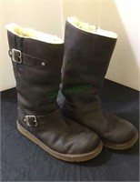 UGGs boots, size 9 leather design UGGs