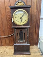 Vintage United Clock Corp 15" Mantle Clock