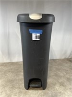 Hefty garbage can