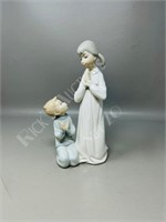 Lladro 9" figure "children in prayer"