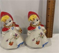 2 Hull Little Red Riding Hood salt and pepper