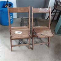 5 Wood Folding Chairs