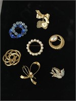 7 PC LOT OF BROOCHES;