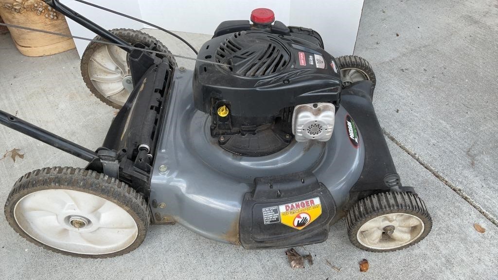 Pull start CRAFTSMAN  lawn mower, 140 cc, works