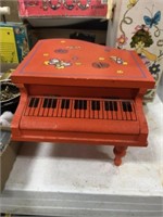 TOY PIANO