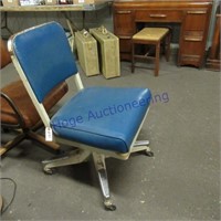 Metal roller chair, blue