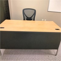Desk and Chair                      (R# 209)