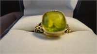 Vintage 10K Gold Cushion Cut Peridot Ladies Ring