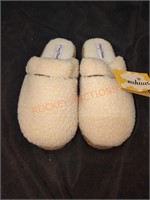 Slippers Size M 6-8