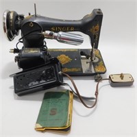 * Antique Singer Sewing Machine, La Vencedora