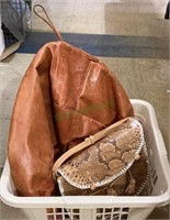 Laundry basket of leather - contains a leather