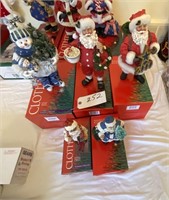 SANTA FIGURINES