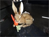 Hutshenreuther Rabbit & Carrot Statue