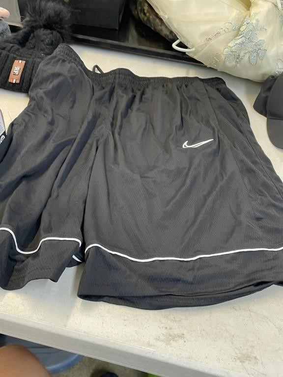 New men's Nike basketball shorts size xxl