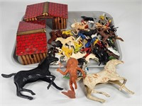 ASSORTED LOT OF VINTAGE PLAYSET FIGURES