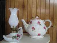 Lot of handpainted tea pitcher, oil lamp