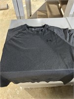 Men’s XL under armor shirt