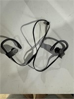 Power beats 3 headphones - no charger