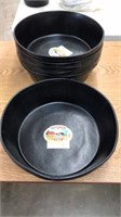 6 rubber feed pans