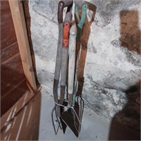 Wood Handled Shovels & Forks