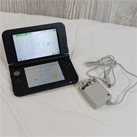 Nintendo 3DS XL w/ Charger WORKS