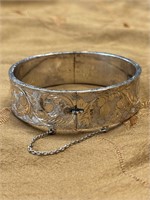 VICTORIAN STERLING SILVER ENGRAVED CUFF BANGLE