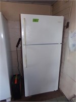 Frigidaire 18.2 cu Refrig/Freezer (works)