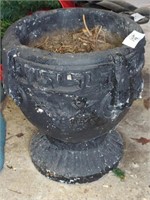 CONCRETE URN